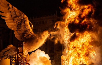 The Roar and Peace of Escif's "Two Doves, One Branch" at Fallas 2024 image